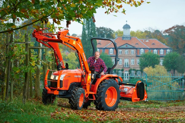 Земеделски трактор Kubota EK1-261 с челен товарач