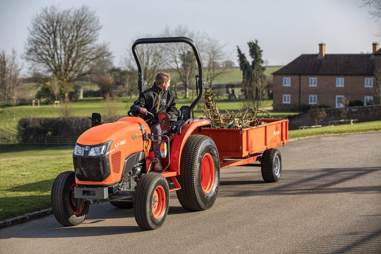 Земеделски трактор Kubota EK1-261 с челен товарач