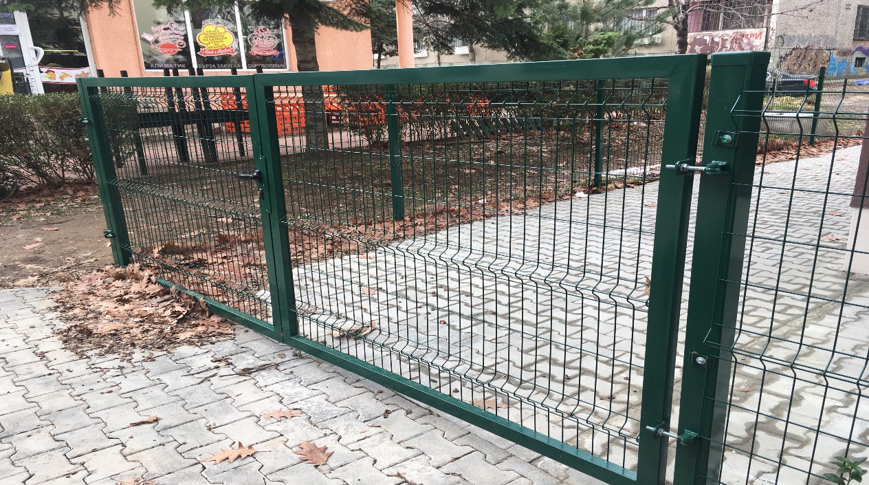 Портал с две крила, Височина 1,8м, Ширина 3,8м, зелено/RAL 6005, 4,3мм Брава, Колове комплект