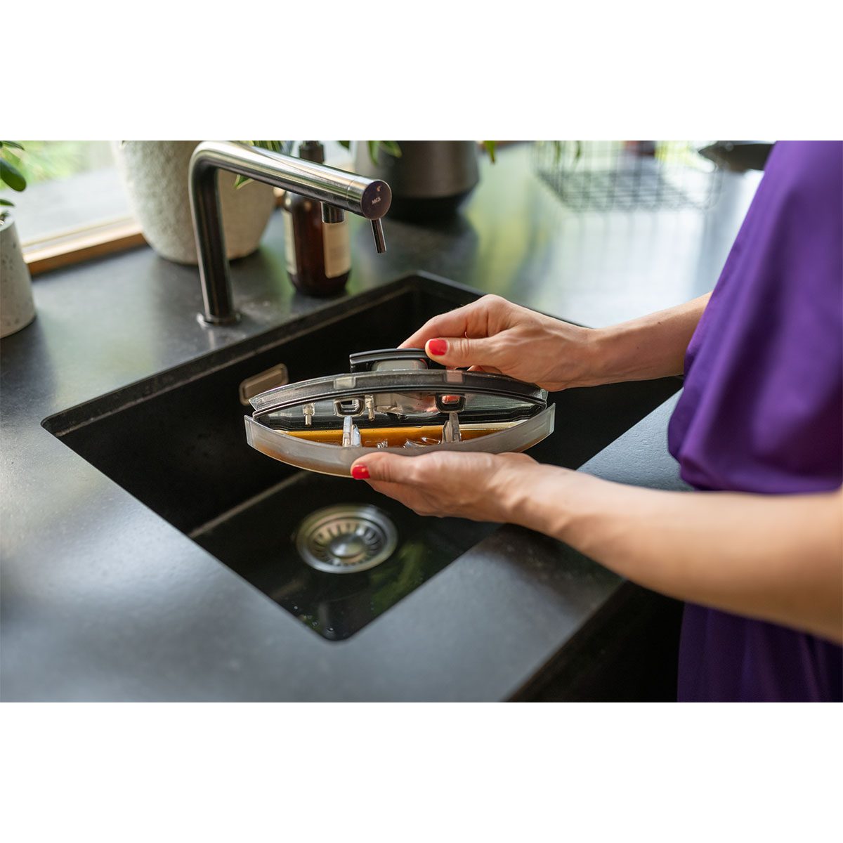 Прахосмукачка робот Karcher RCF 3, 5,2 Ah, за миене на под, със зарядно 