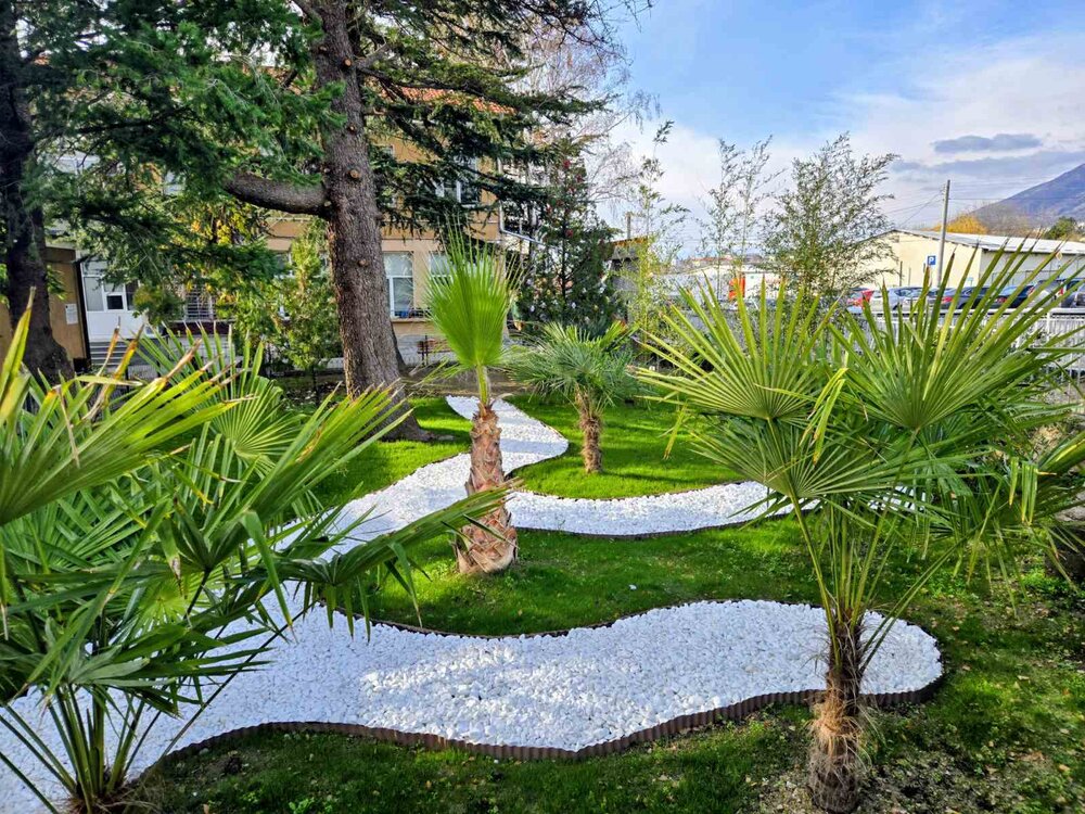 White Decorative Marble Stones 1 Ton for Garden and Yard