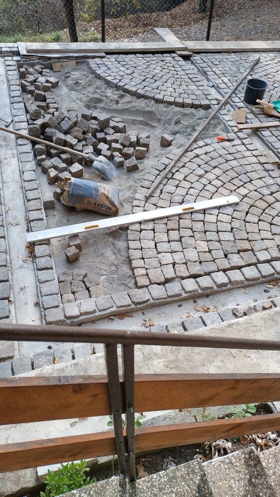 Grey Split Granite Setts 10 x 10 x 10 cm - 1 Ton