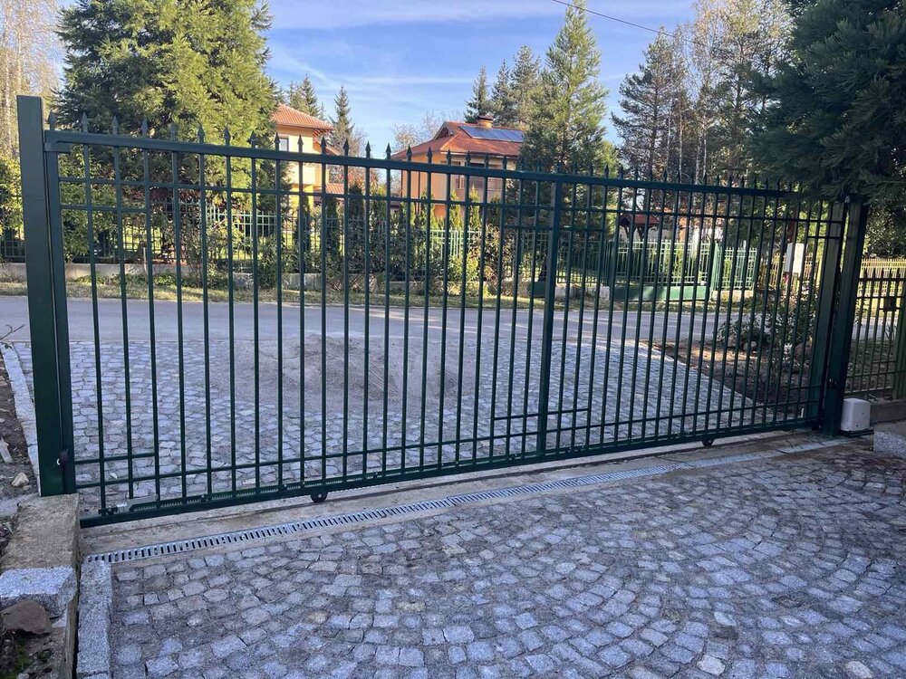 Grey Split Granite Setts 10 x 10 x 10 cm - 1 Ton