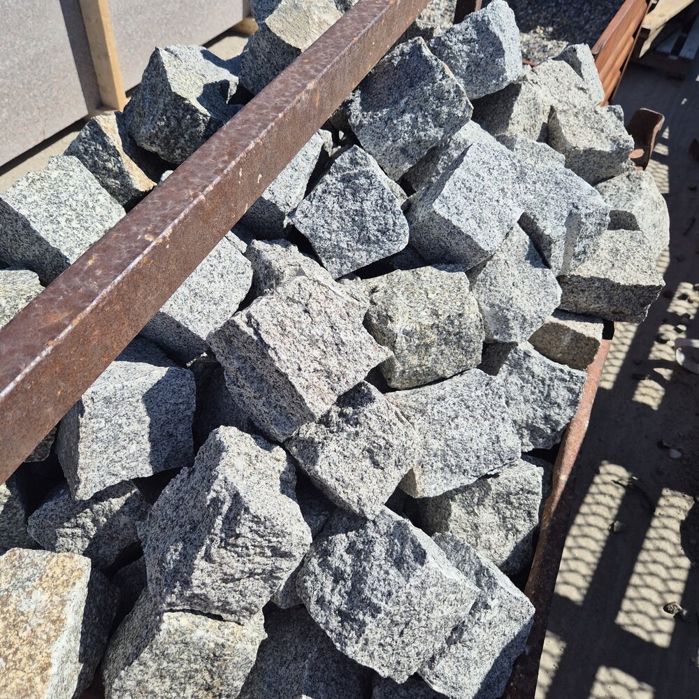 Grey Split Granite Setts 10 x 10 x 10 cm - 1 Ton