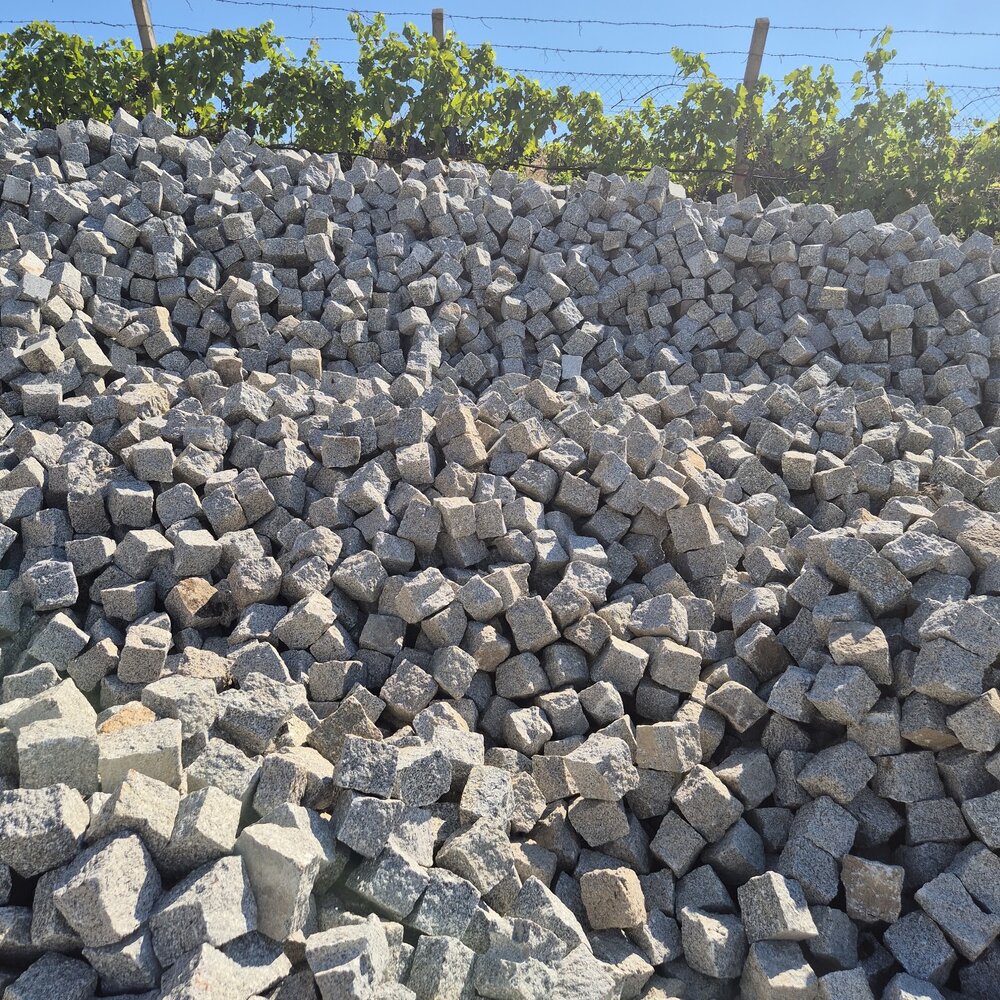 Grey Split Granite Setts 10 x 10 x 10 cm - 1 Ton