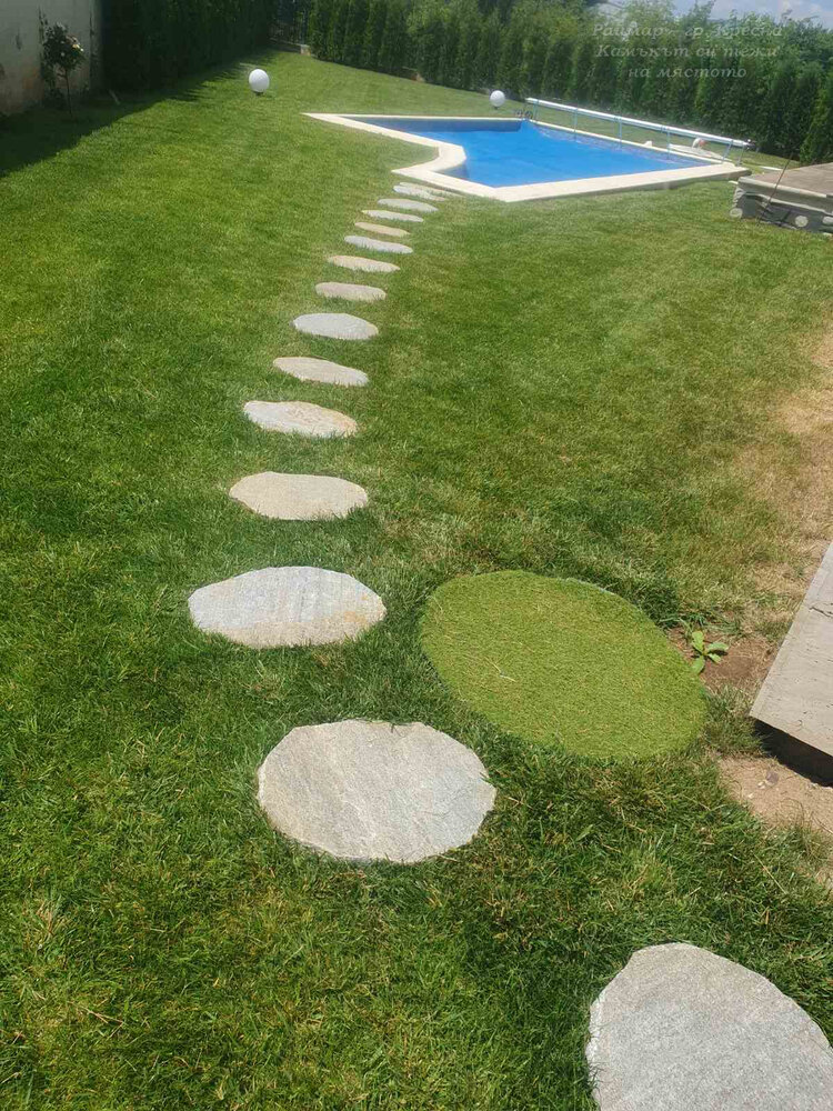Natural Gneiss Garden Stepping Stone 35–45 cm - Price per Piece