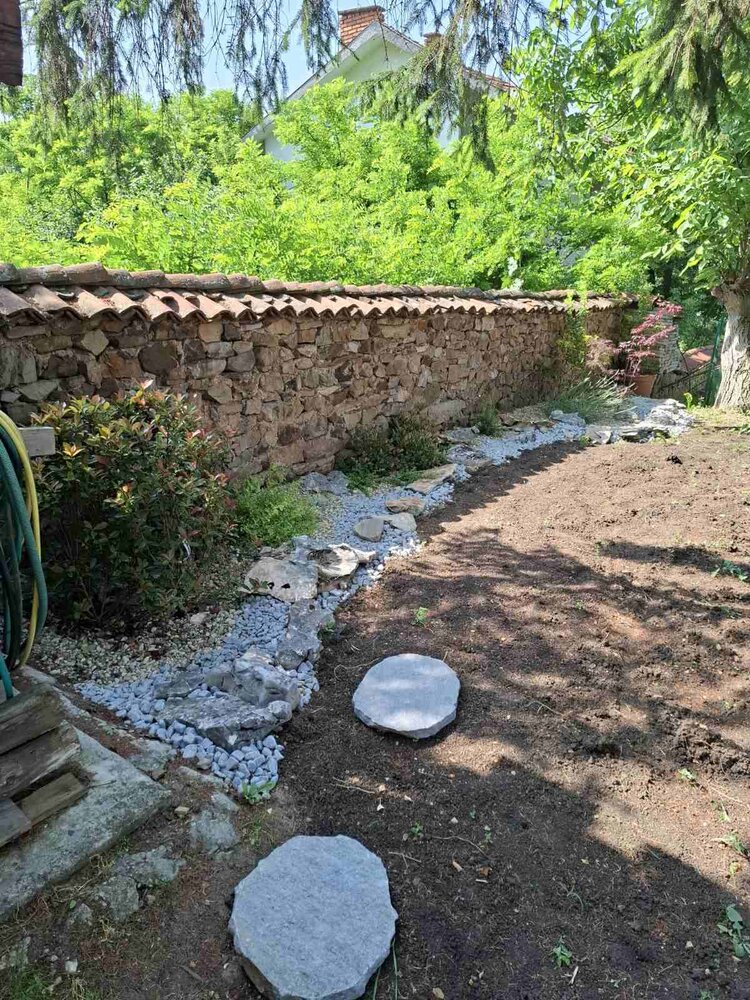 Natural Gneiss Garden Stepping Stone 35–45 cm - Price per Piece