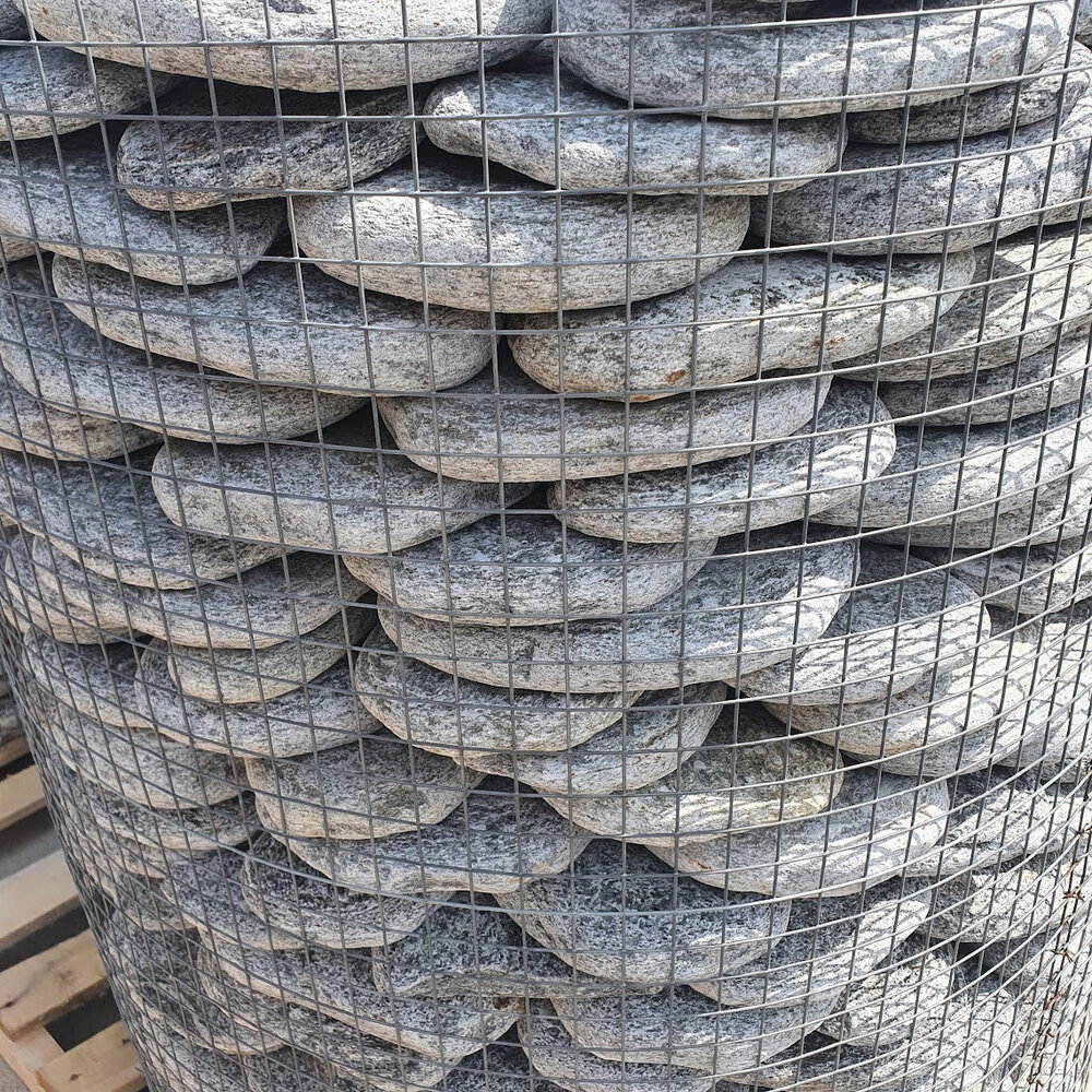 Flat Natural Gneiss River Stone Slabs - 1 Ton