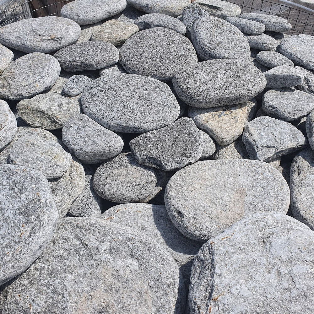 Flat Natural Gneiss River Stone Slabs - 1 Ton