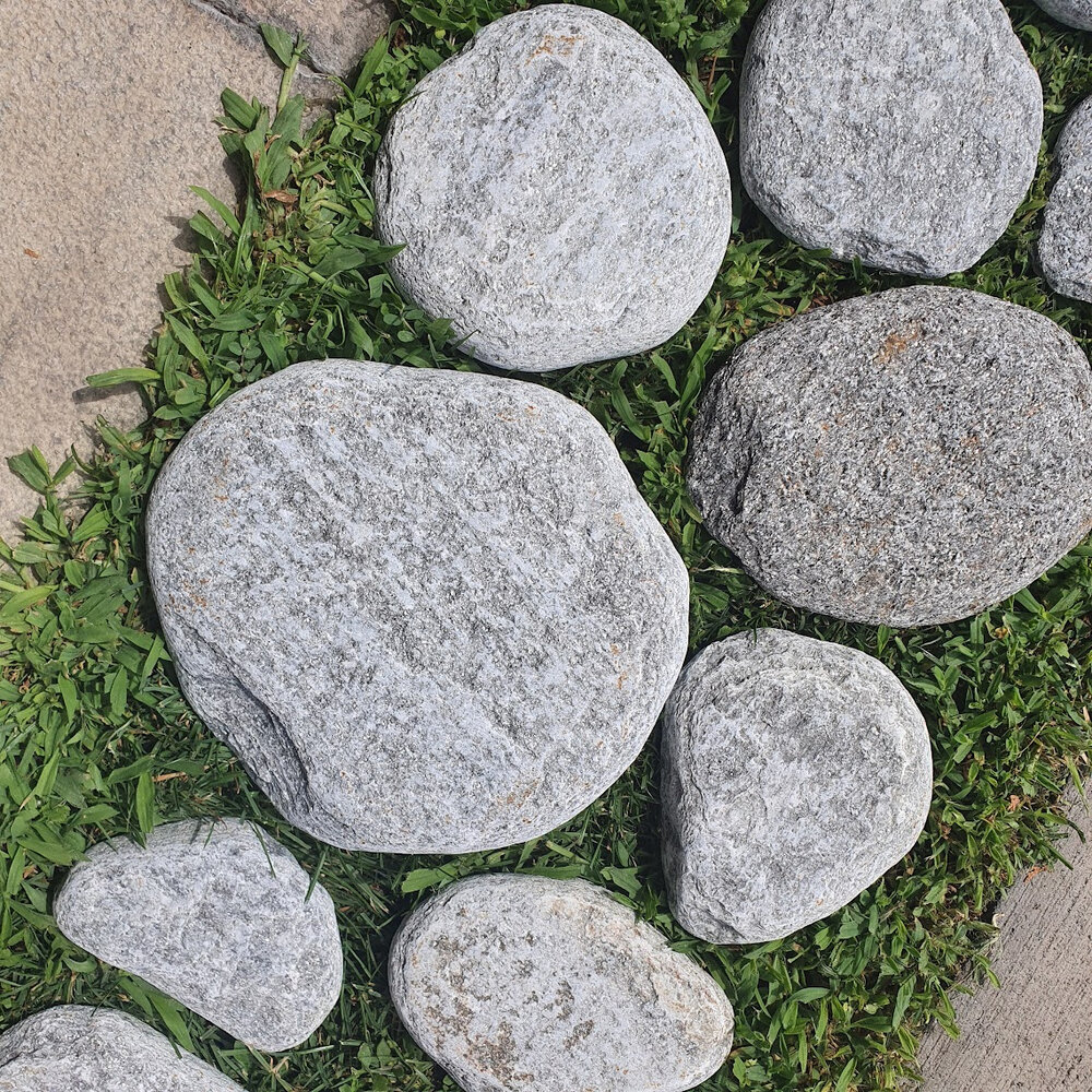 Flat Natural Gneiss River Stone Slabs - 1 Ton