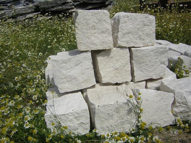 White Vratsa Limestone Setts 10 x 10 x 10 cm - 1 Ton
