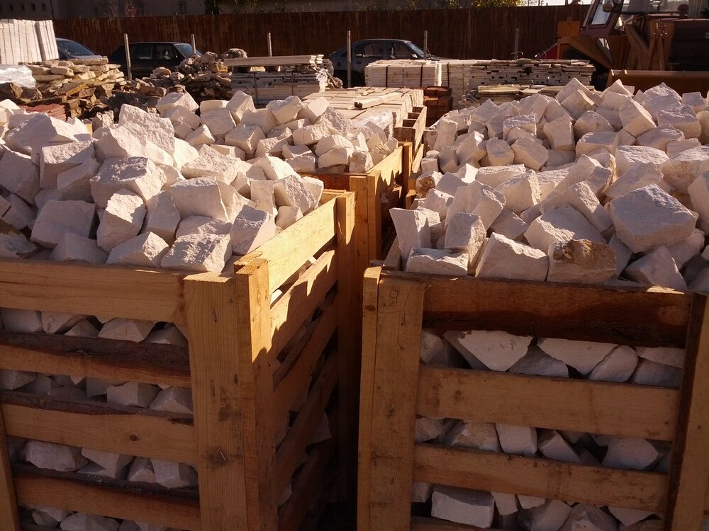 White Vratsa Limestone Setts 10 x 10 x 10 cm - 1 Ton