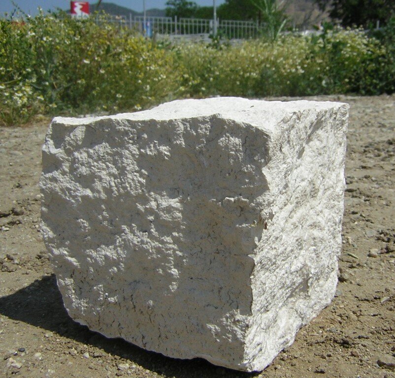 White Vratsa Limestone Setts 10 x 10 x 10 cm - 1 Ton