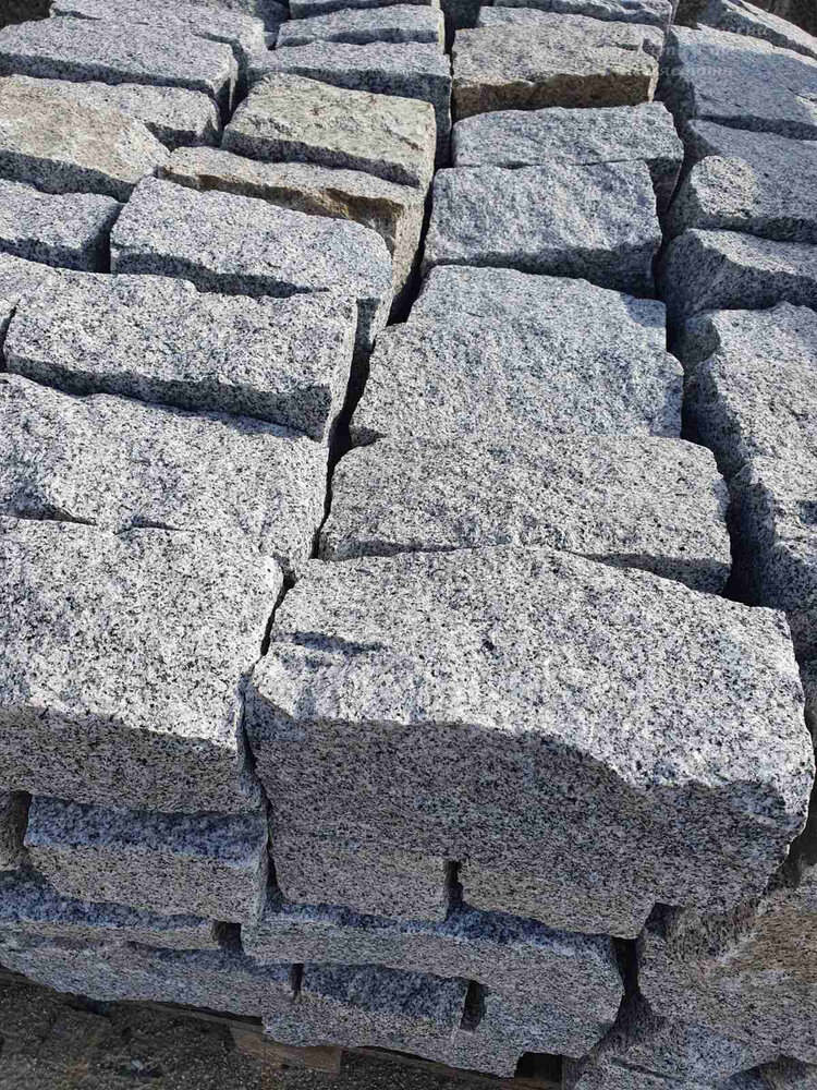 Grey Granite Kerbs / Setts 20 x 10 x 10 cm - 1 Ton