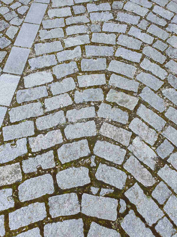 Grey Granite Kerbs / Setts 20 x 10 x 10 cm - 1 Ton
