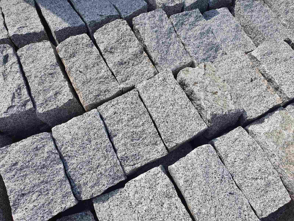Grey Granite Kerbs / Setts 20 x 10 x 10 cm - 1 Ton