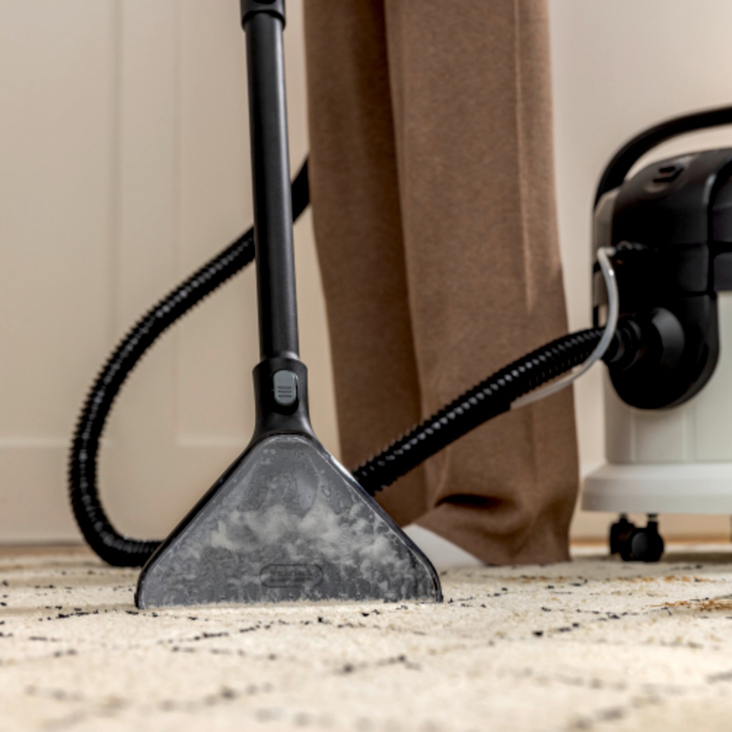 Спрей екстрактор Karcher SE 4 Plus за килими и тапицерия, 1000 W, 4 + 4 л