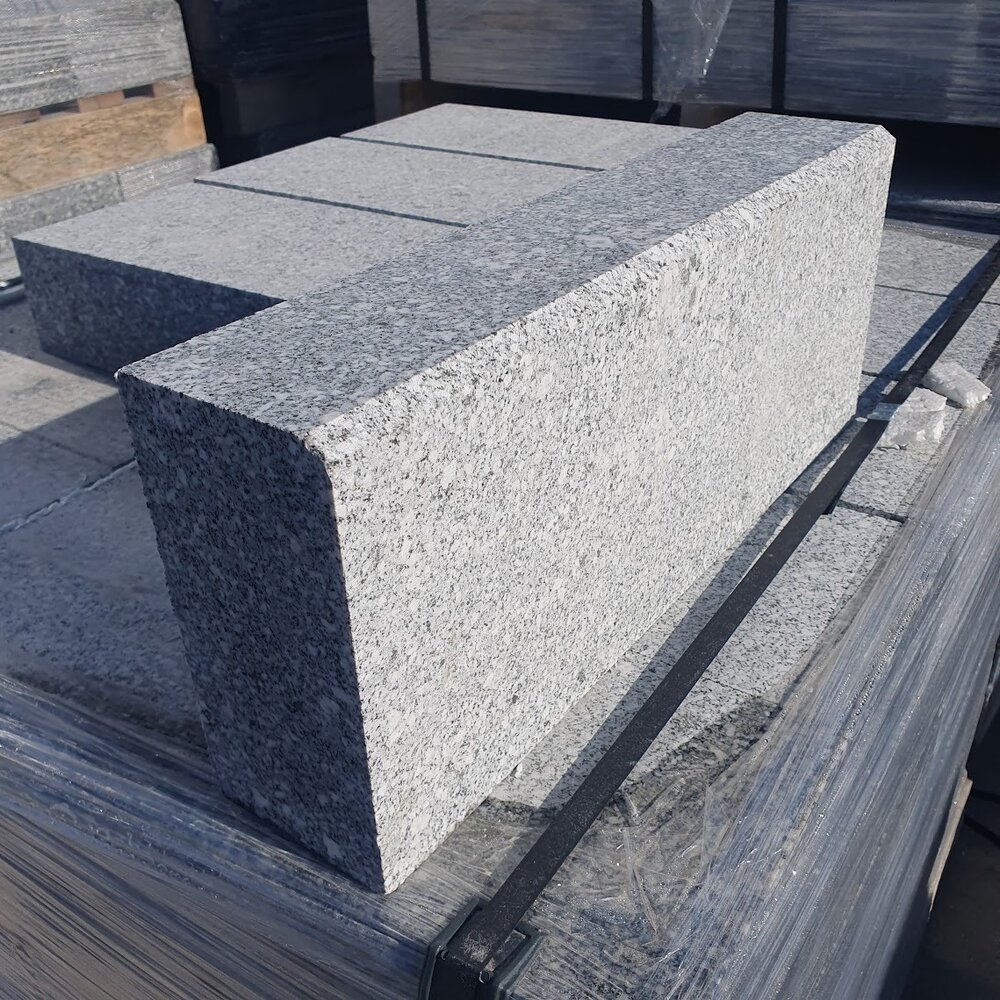 Гранитен бордюр Хера 10×20×50 см, скосен 1L
