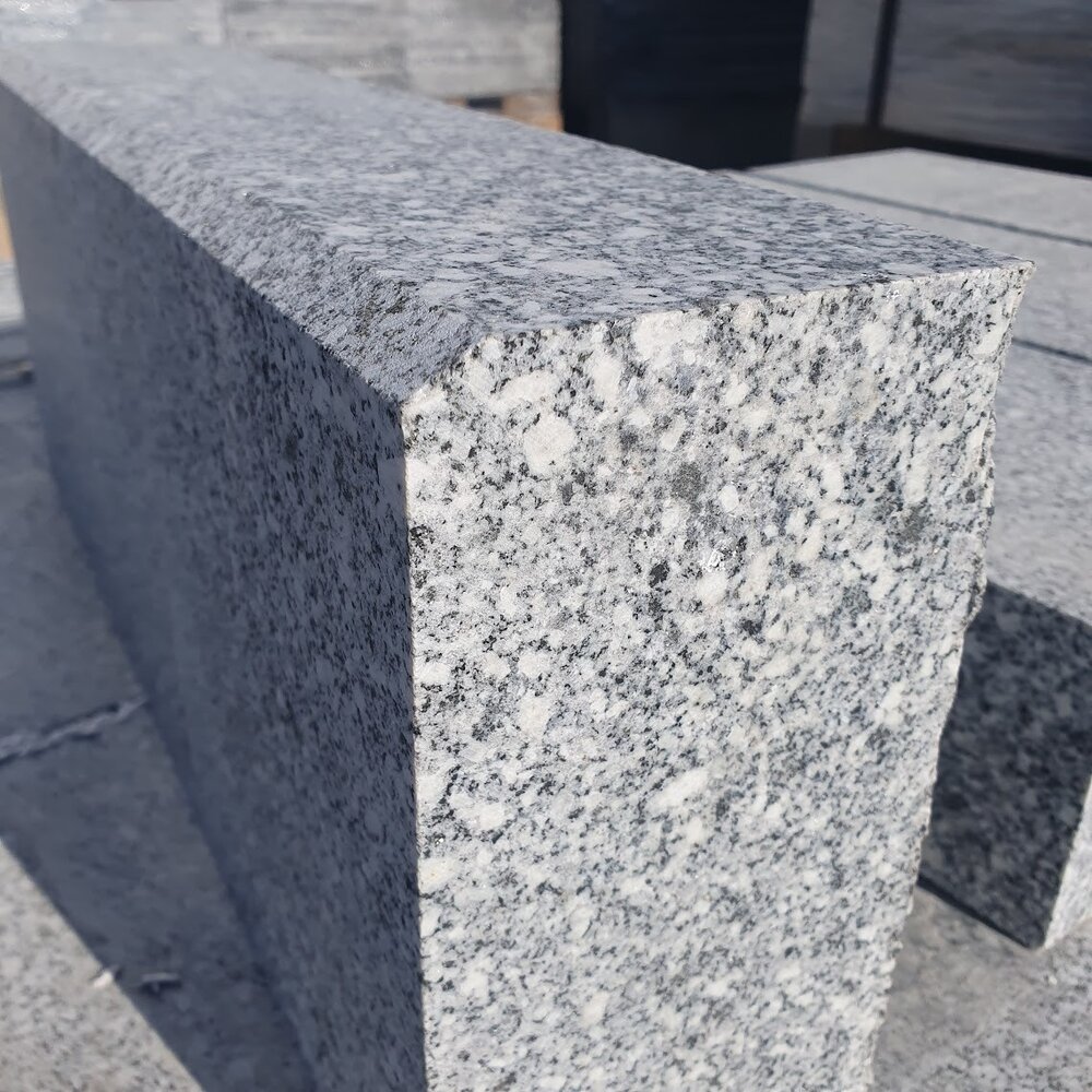 Hera Grey Granite Kerb 10×20×50 cm, Bevelled 1