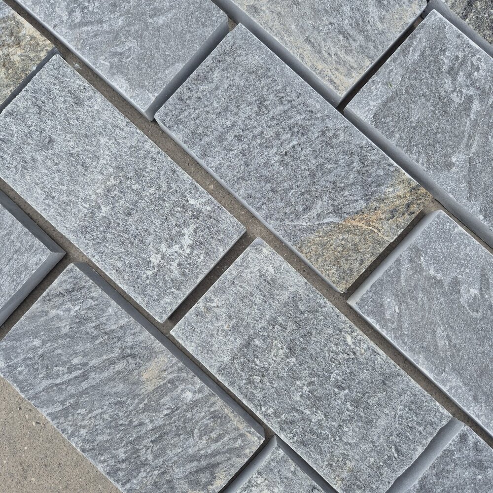 Павета от гнайс Графит 20×10×2–3 см, машинно рязани