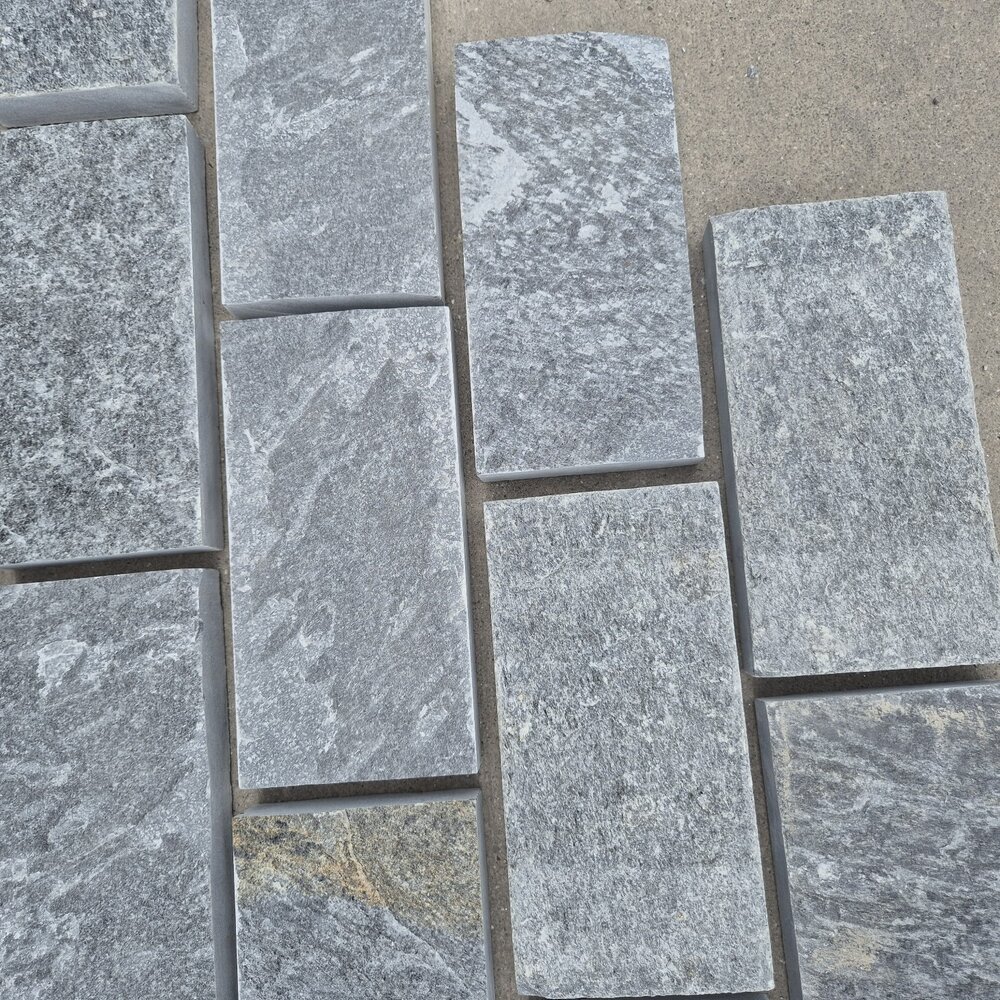 Павета от гнайс Графит 20×10×2–3 см, машинно рязани