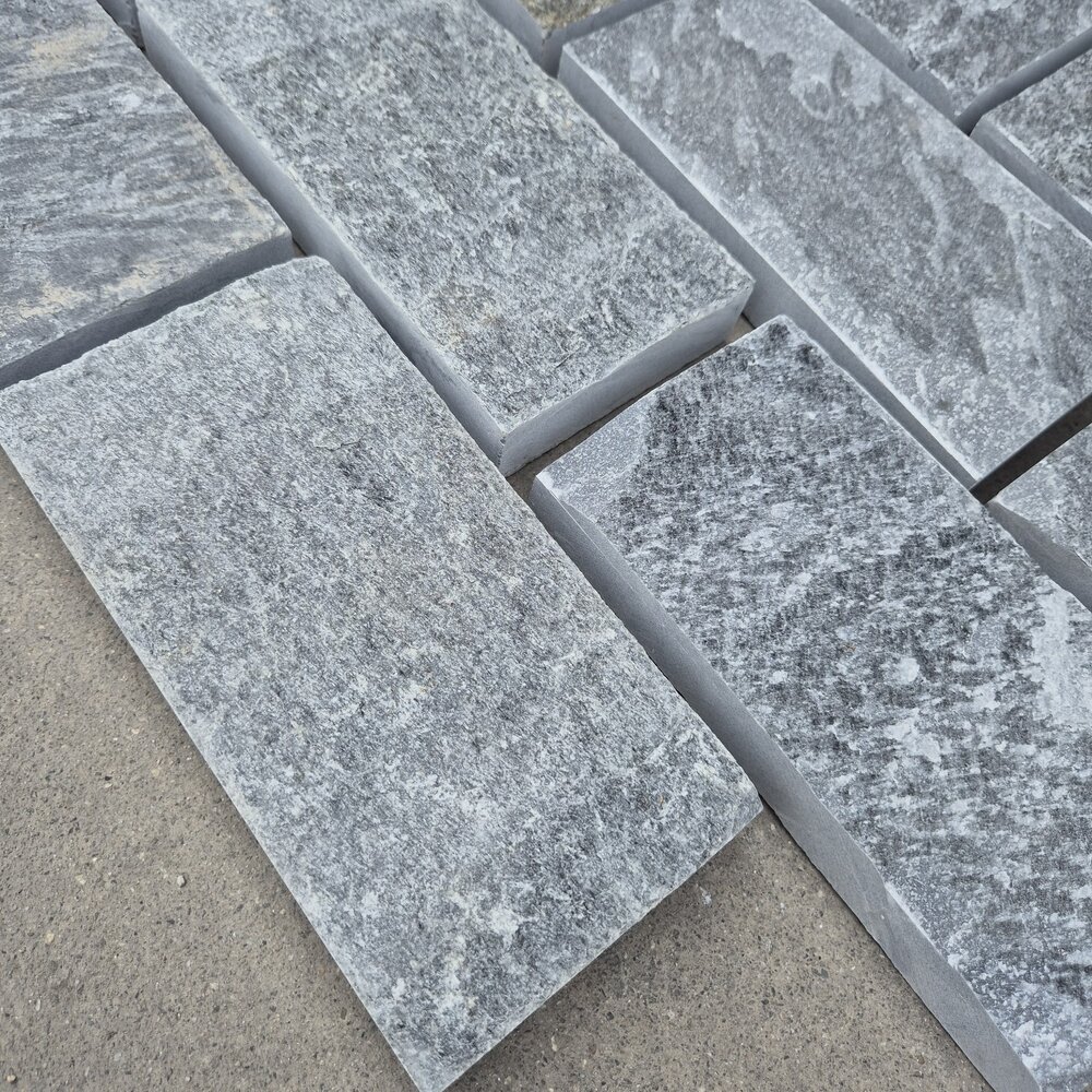 Graphite Gneiss Pavers 20×10×2–3 cm, Machine-Cut