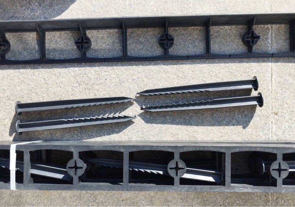 Градински бордюр / ограничител за трева 100×4.5×8 см + 2 пирона