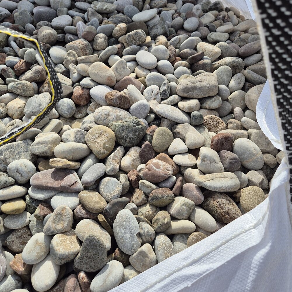 River Mix Decorative Stones 1–3 / 3–6 cm – 1 Ton