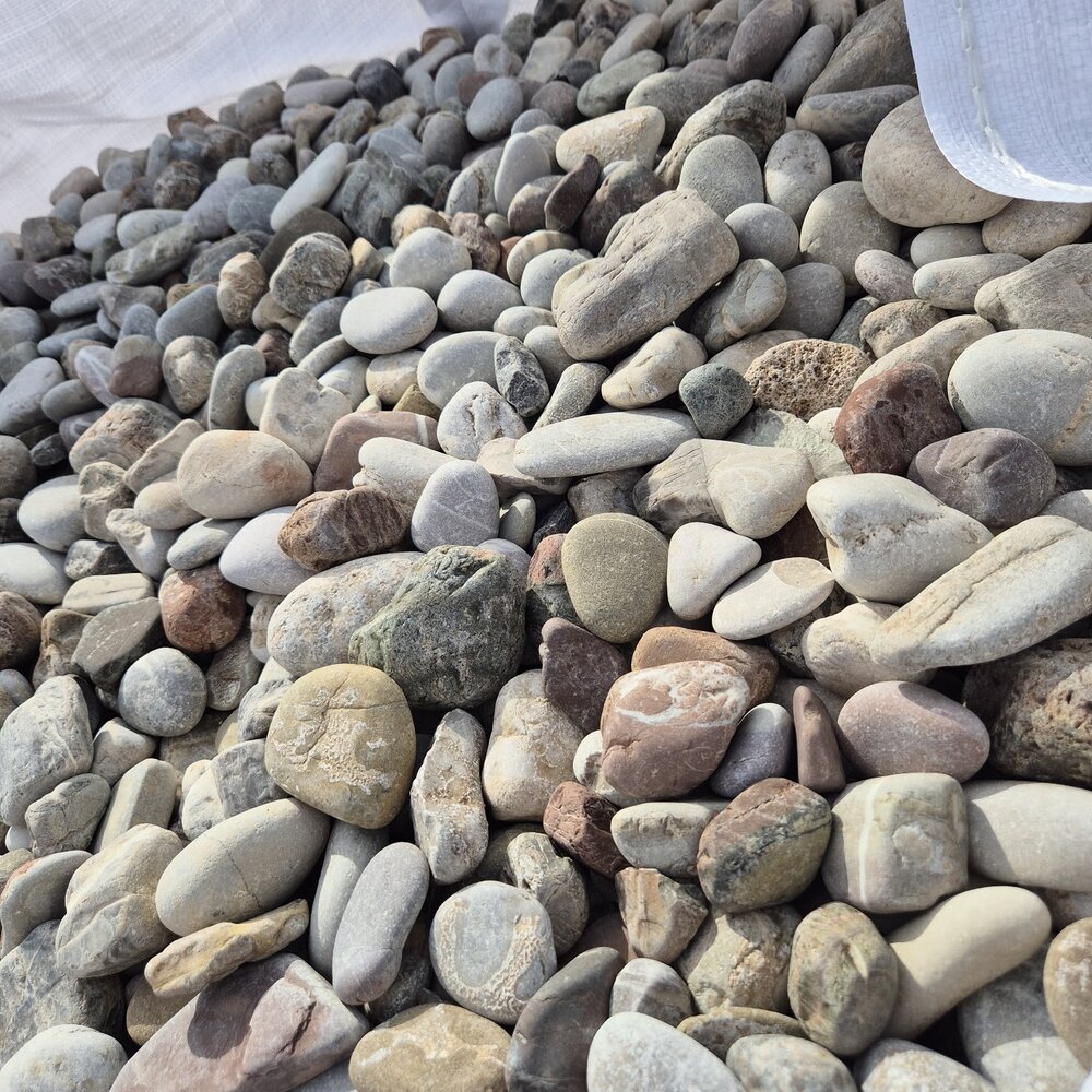 River Mix Decorative Stones 1–3 / 3–6 cm – 1 Ton