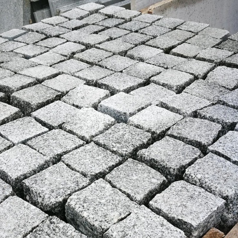 Сиви гранитни павета Хера 10×10×5 см с две рязани страни