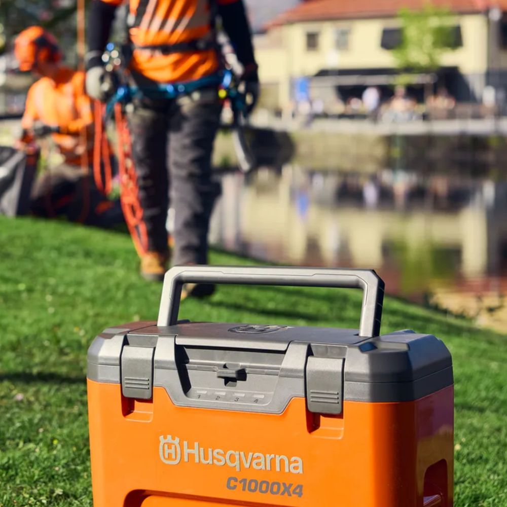 Зарядно устройство Husqvarna 40-C1000X4, 1000 W, 14.5 A, 4 гнезда
