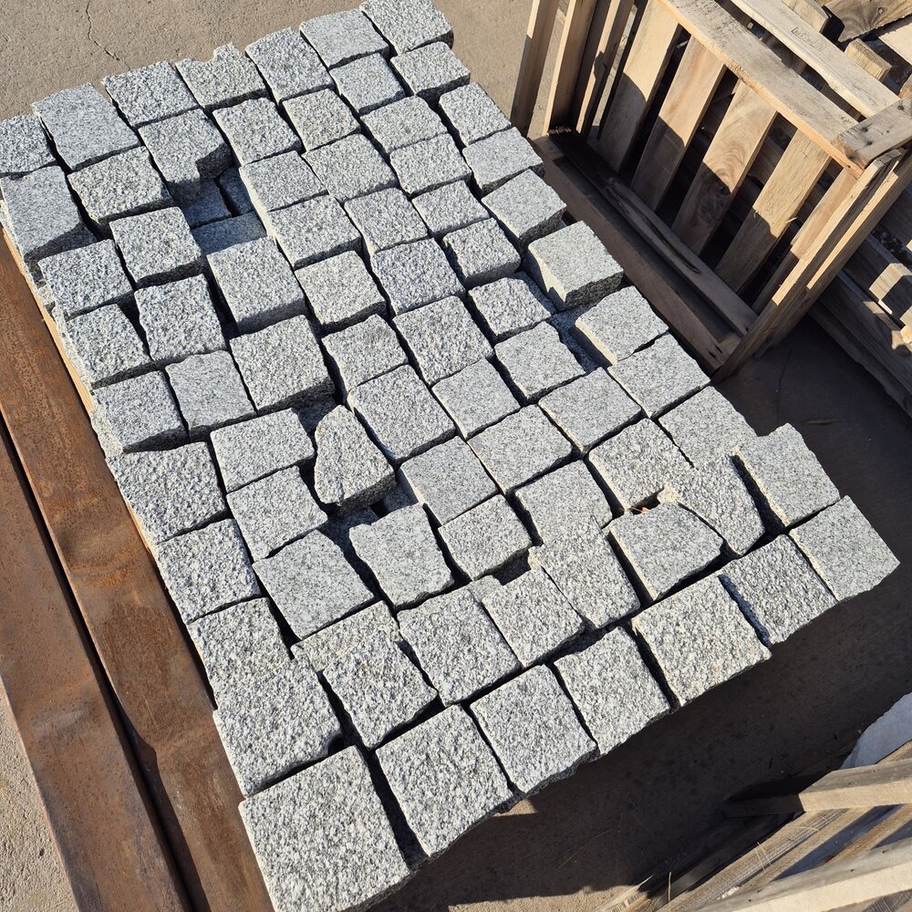 Grey Granite Pavers 10×10×8 cm with Two Cut Faces
