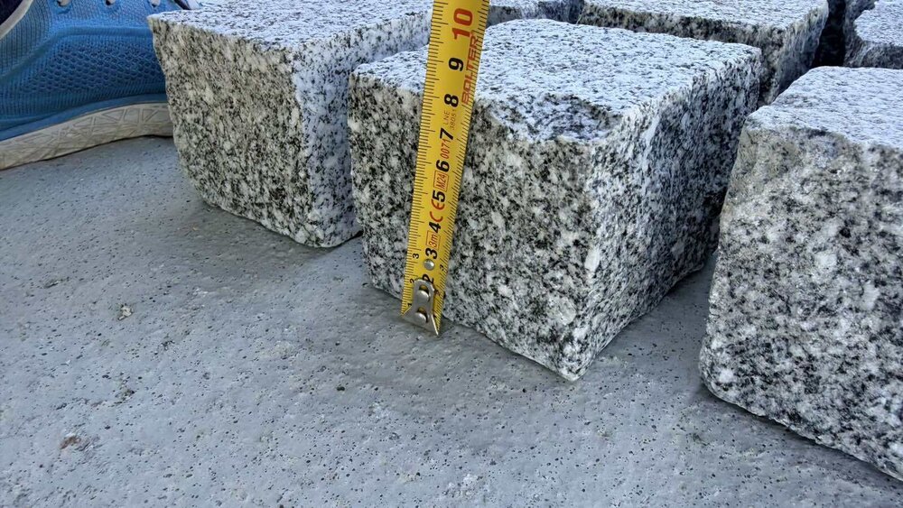 Grey Granite Pavers 10×10×8 cm with Two Cut Faces