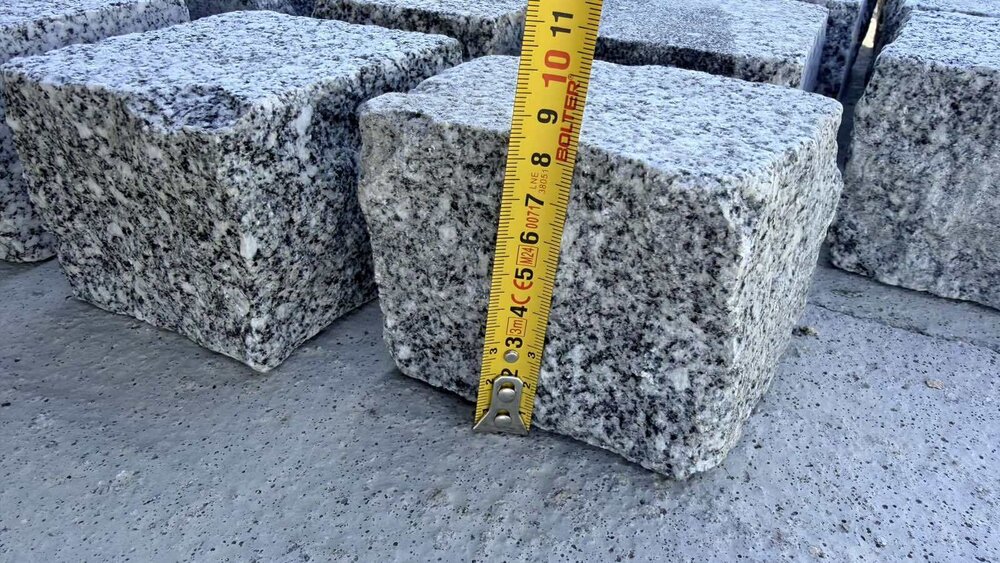 Grey Granite Pavers 10×10×8 cm with Two Cut Faces