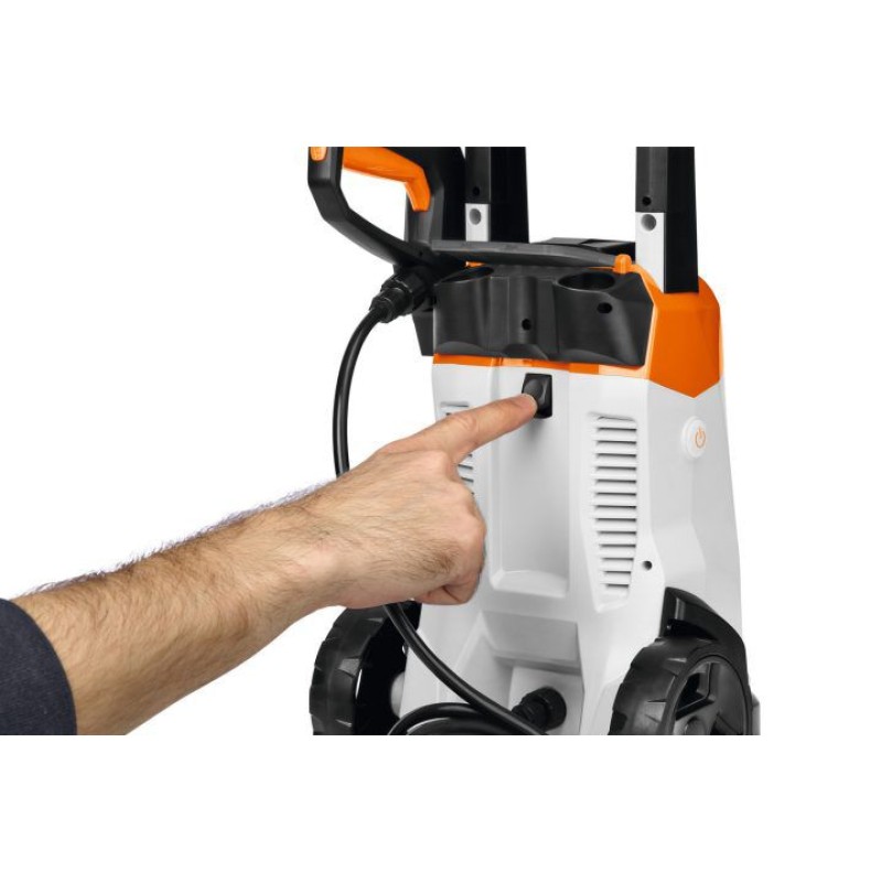 Детска водоструйка STIHL с резервоар 2.4 л, батерия и USB зареждане