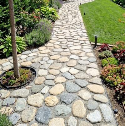 Flat Natural Gneiss River Stone Slabs - 1 Ton