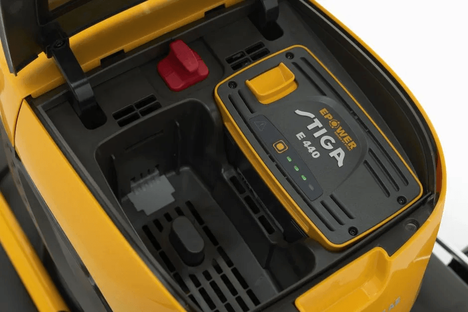 Акумулаторна косачка Stiga Multiclip 547 AE Kit, 48V комплект батерия и зарядно