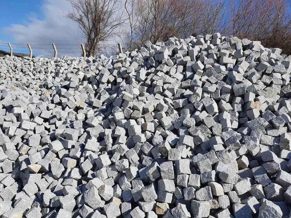 Grey Split Granite Setts 10 x 10 x 10 cm - 1 Ton