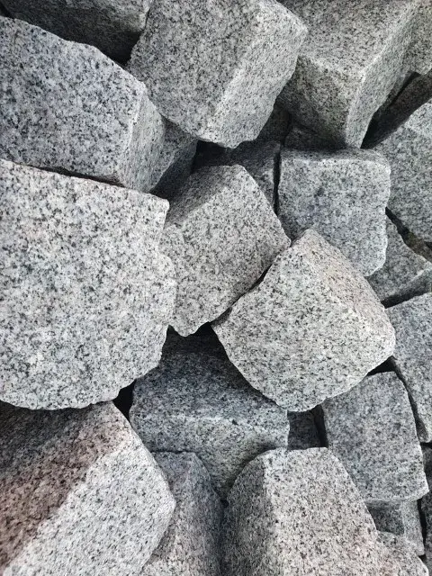 Grey Split Granite Setts 10 x 10 x 10 cm - 1 Ton