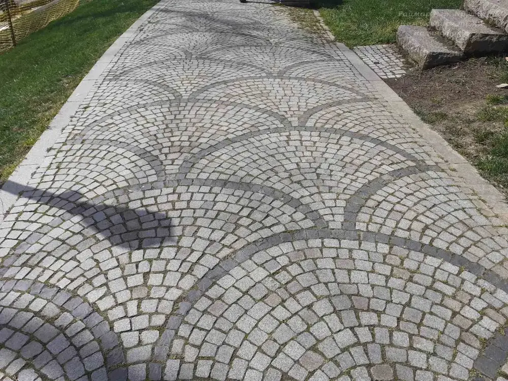 Grey Split Granite Setts 10 x 10 x 10 cm - 1 Ton