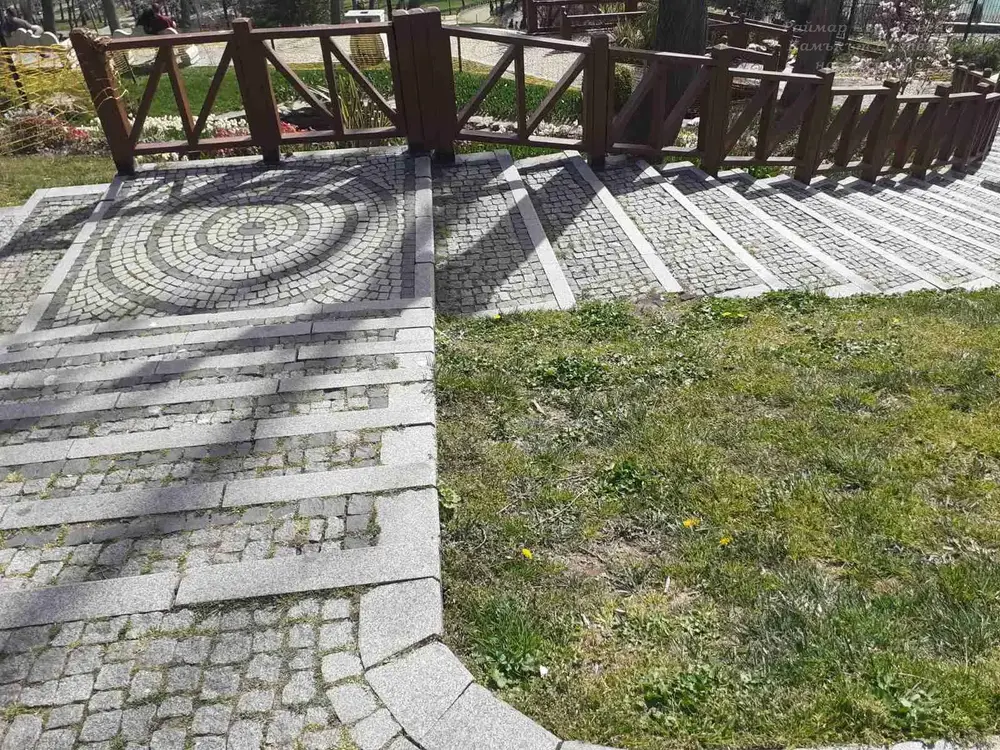 Grey Split Granite Setts 10 x 10 x 5 cm - 1 Ton